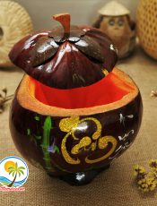 Vỏ giữ ấm bình trà bằng gỗ dừa – Nét độc đáo của nghề làm thủ công mỹ nghệ Bến Tre