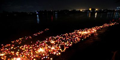 Vận động người dân TP.HCM tắt đèn và thắp nến tưởng niệm đồng bào mất vì Covid-19
