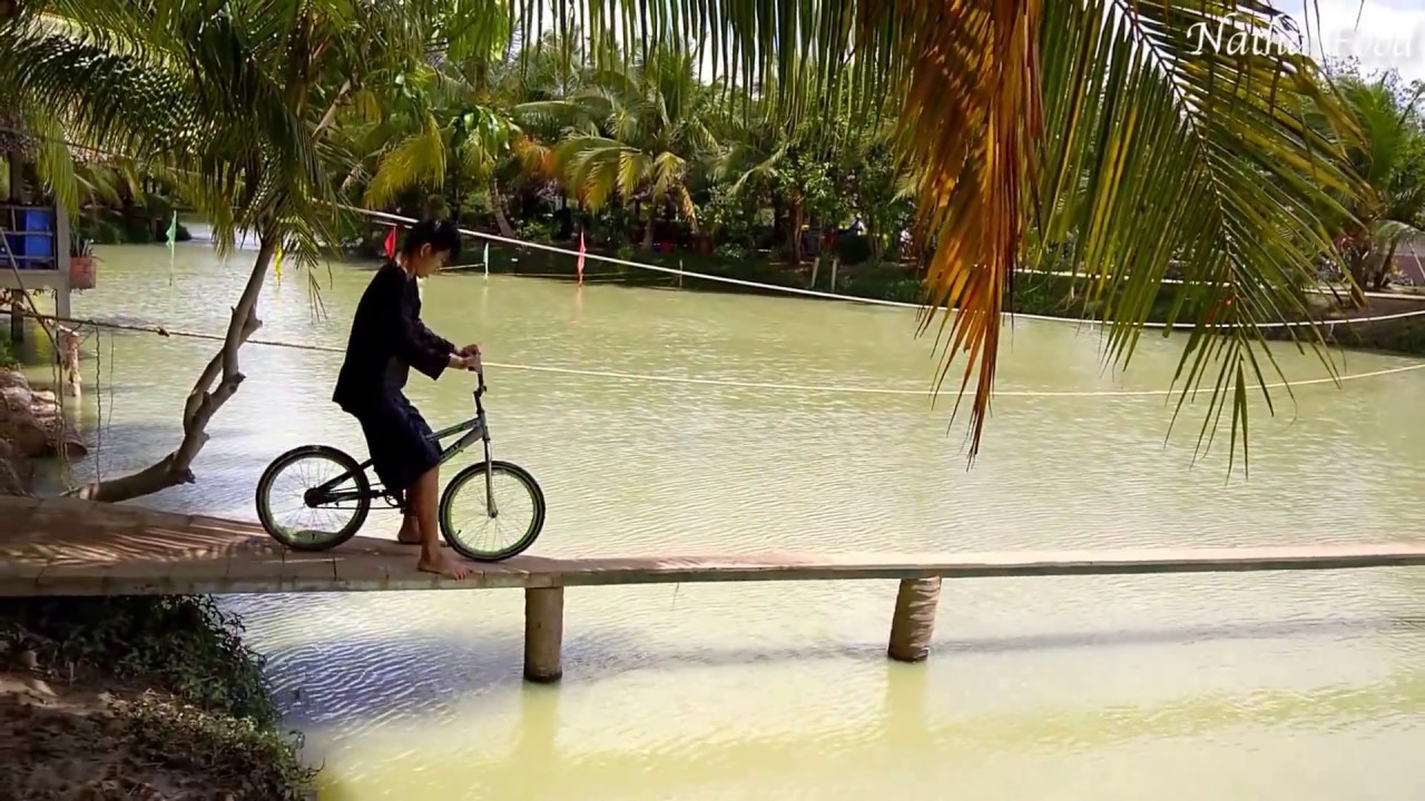 Trò chơi đạp xe tại khu du lịch Lan Vương