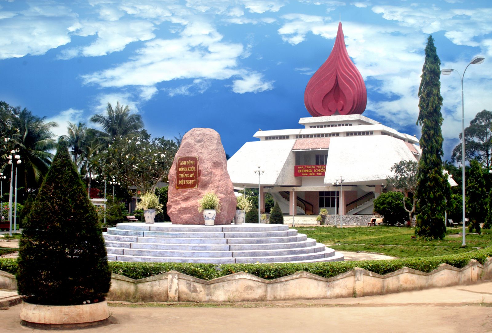 Làng du kích Đồng Khởi địa điểm du lịch đẹp (Ảnh: ST)