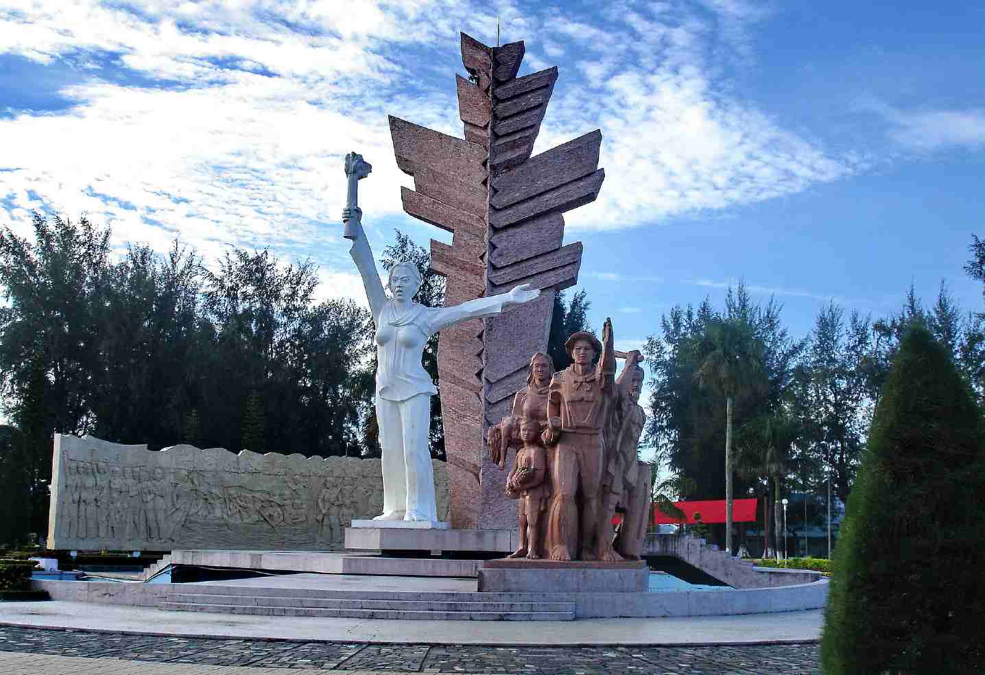 Tượng đài tưởng niệm Bến Tre (Ảnh: ST)