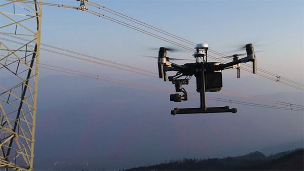 DJI Matrice 200 có thể tương thích với camera X4S và X5S của DJI, camera siêu zoom Z30 và camera cảm ứng nhiệt XT
