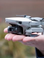 Mavic Mini là drone đầu tiên của DJI không cần đăng ký FAA, cực nhỏ, chỉ 249g, giá từ $399